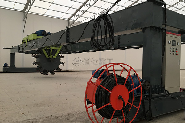 有機(jī)肥槽式葉輪翻拋機(jī)