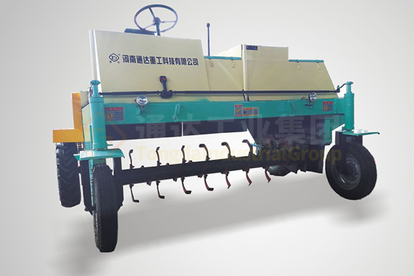 行走式翻堆機(jī).jpg